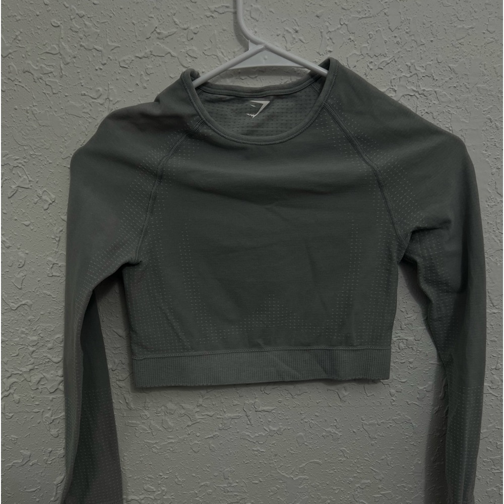 Gym shark workout crop top.